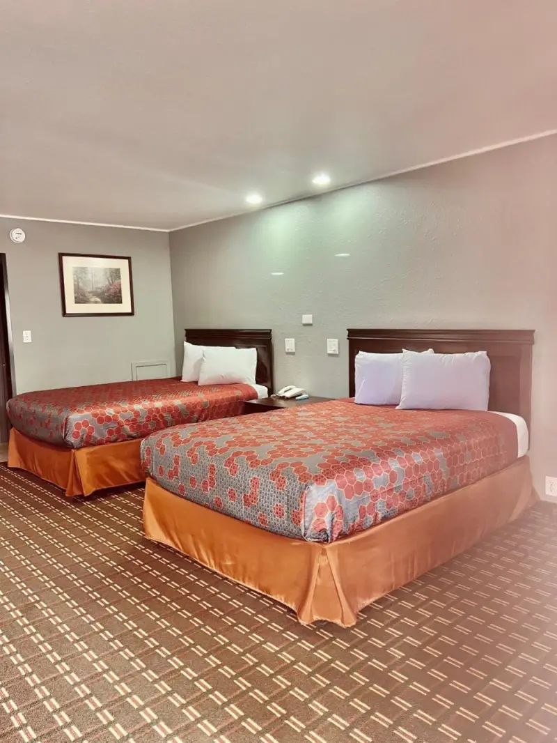 Queen Room with Two Queen Beds Non-Smoking